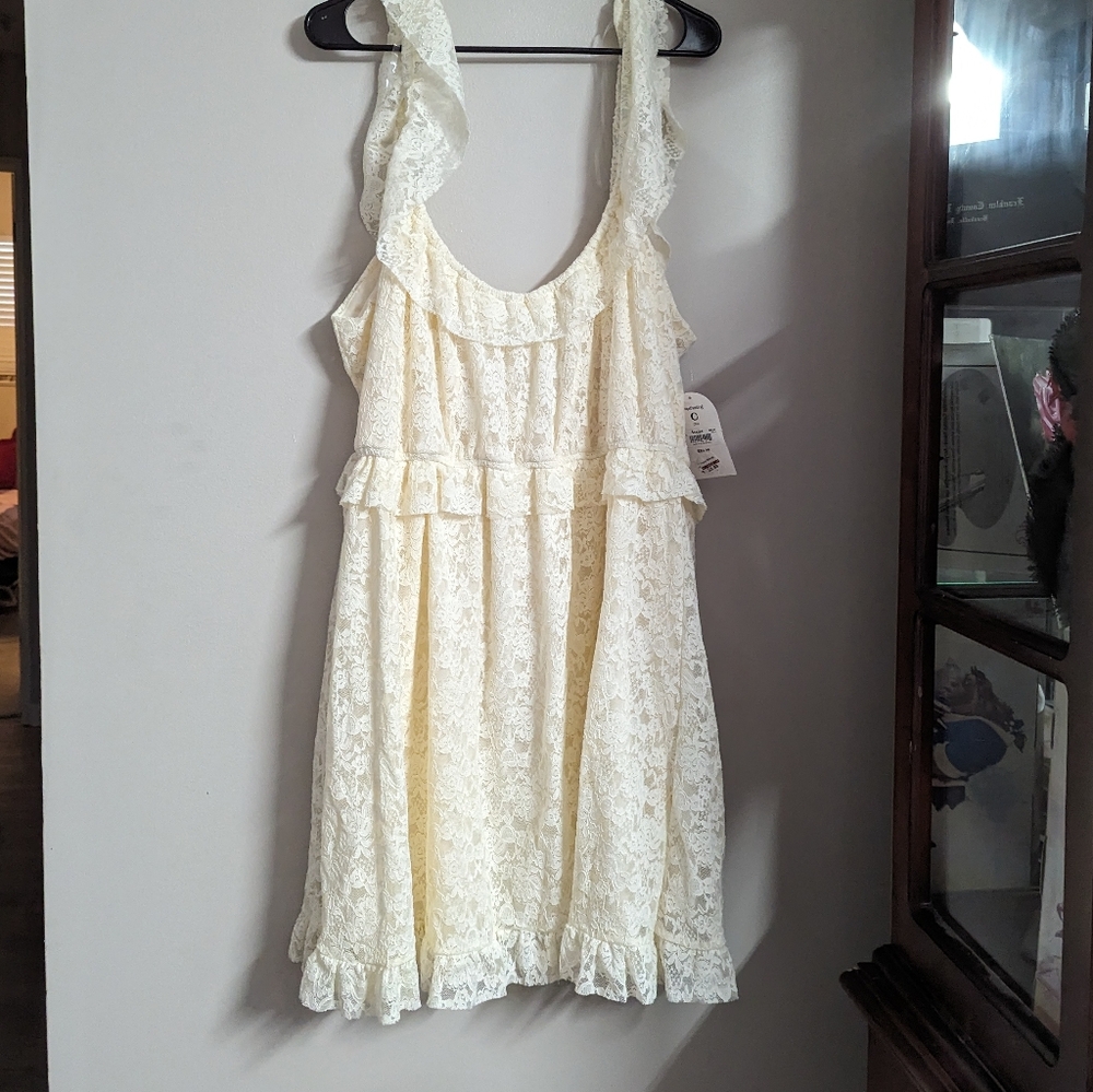 NWT Arula Cream Dress Size C